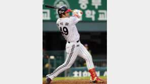 다시찾은 24번…정의윤이 웃는 이유