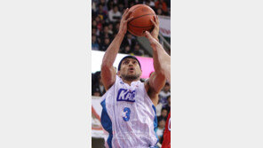 전태풍 26점…KCC 3연패 끊었다