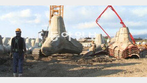 제주 해군기지 예산 삭감 이후 다시 갈라진 강정마을