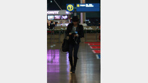 정유미 공항패션, 귀여운 이미지 벗고 시크녀 등극