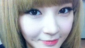 강민경 금발 파격변신, ‘짧은 머리도 여신’