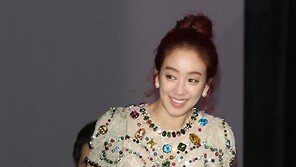 [포토] 정려원 ‘조심스럽게 올라갈래요~’