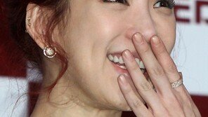 [포토] 정려원, 엄태웅 깜짝 결혼발언에 ‘동공 확장’