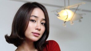 열정의 스크린 여배우 “주제곡도 내가 맡는다”