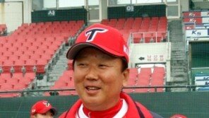 옷 선물+추가감량…선 감독의 당근과 채찍