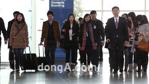 [포토] 김연아, ‘특급 경호’ 받으며 출국