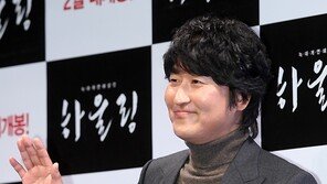 [포토] 송강호 ‘ 하울링에 많은 사랑 부탁드려요’