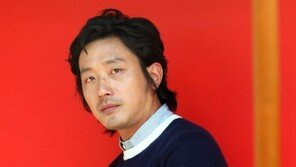 하정우, ‘앙드레 김’ 삶 산다