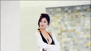 [포토]클라라, ‘블랙 비키니+시스루 가운’