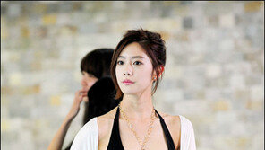 [포토]클라라, 청순 외모에 늘씬 몸매