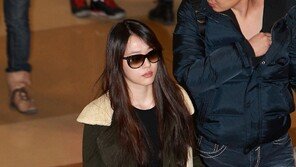 [포토] 에프엑스 설리, 할리우드 뺨치는 ‘공항포스’