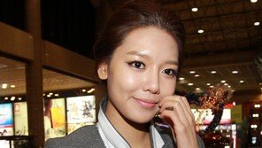 [포토] 소시 수영, 춥지도 않나? ‘추위실종 공항패션’