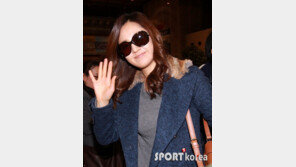 [포토] 소녀시대 유리, 카메라 보자 본능적 ‘여신미소’