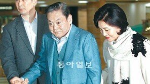 CES 참석차 출국하며 취재진에 인사