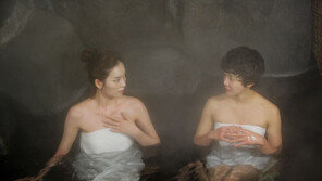 이시영-황선희 온천욕… ‘뽀얀 속살+아찔 쇄골라인’