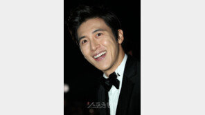 고수, 11세 연하와 내달 결혼…“열심히 살게요”