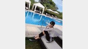 홍수아, 살 더 빠졌나? 호텔 수영장서 ‘젓가락 몸매’ 과시