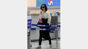 [포토] 씨스타 다솜, ‘비행의 무료함 사탕으로 달래요’