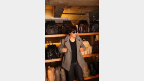 [스타 온라인] 주진모, 쇼핑하는 모습도 화보 그 자체!