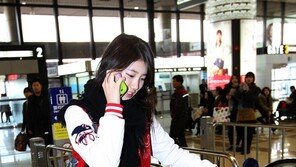 [포토] 수지, 추위실종? 각선미 비치는 ‘쉬폰 스커트’