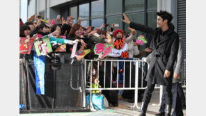 [포토] 슈주 시원, 등장만 했을 뿐인데…日여성팬 난리