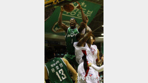 [포토] 벤슨 ‘아무도 못막는 슬램덩크!’