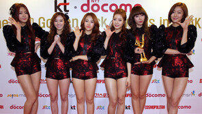 [포토] 달샤벳, 男心 사로잡더니…골든디스크 ‘신인상’ 수상