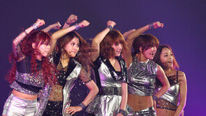 [포토] 카라 니콜-구하라, 탄력적 꿀복근 대공개!