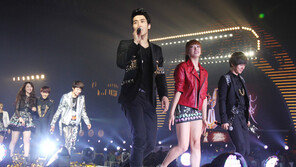 [포토] 빅토리아, 슈주와 합동무대…아찔한 하의실종 깜짝!