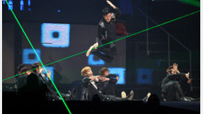 [포토] 슈퍼주니어 신동 날다! 골든디스크 4관왕!