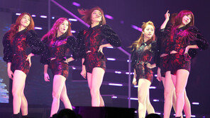 [포토] 달샤벳, 탄력 각선미 대방출…골든디스크 신인상 수상