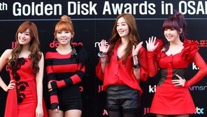 [포토] 시크릿 한선화, 단추 하나 풀렀더니 속옷 노출?