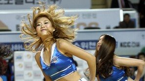 [포토] 치어리더 ‘섹시한 털기춤’