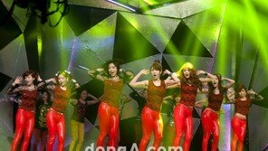 [포토] 티아라, 파격 시스루+가죽 레깅스 ‘아찔’