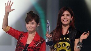 [포토] 티아라 보람-큐리 ‘1위 했어요~’ 방긋