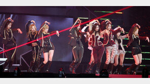 [포토] 소녀시대, 日내러 돌격하자 또 대상! ‘3연패 신화’
