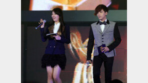 [포토] 미쓰에이 수지, 소녀 본능… 日팬들에 미소 연발