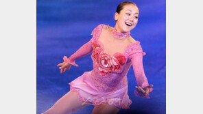 아사다 마오, 에세이 발매 중단이유 ‘어머니를 광고에 쓰지마’