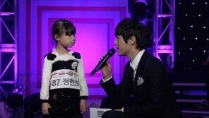 송중기, 꼬마 참가자에게 무릎꿇고 눈높이 맞춰 ‘매너MC’ 등극