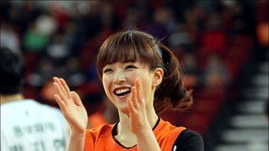 [포토] 이신애, 시투 성공에 함박웃음 ‘게임요정의 위엄’