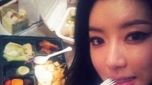 박한별 “음식 눈 앞에 두고”…괴로운 화보촬영