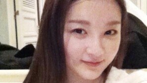 강민경, 우윳빛 민낯 셀카…완소 피부 과시