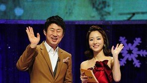 조수빈 앵커, 파격의상 화제… “적당한 노출도 괜찮네”