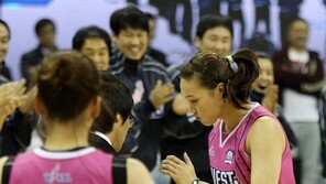 [포토] 김정은 ‘로봇처럼 춤추기’