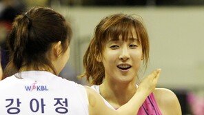 [포토] 강아정 ‘단비야 내 맘 알지?’