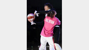 [포토] 이경은, 김장훈 와락 ‘사심 대폭발’