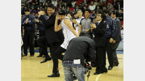 [WKBL 올스타전 뜨거운 현장] W밴드 셔플댄스…그녀들의 멋진 변신