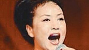 [2012 지구촌 새권력/대만]청바지의 ‘이웃 아줌마’ vs 화려한 中 국민가수