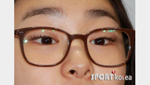 [포토] 김연아, 뿔테안경+초근접 사진에도 ‘굴욕 無’