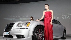 [포토] 강렬한 인상, 더 뉴 300C